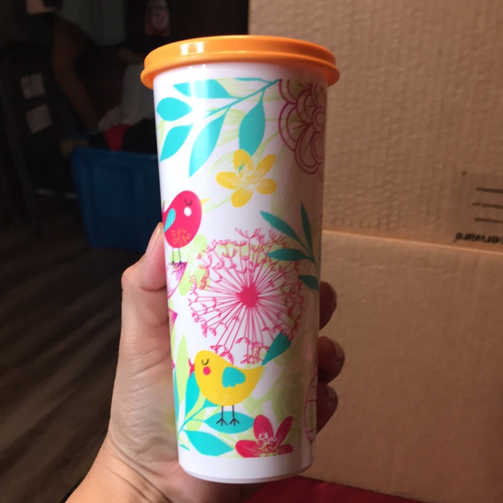 TUPPERWARE TUMBLER